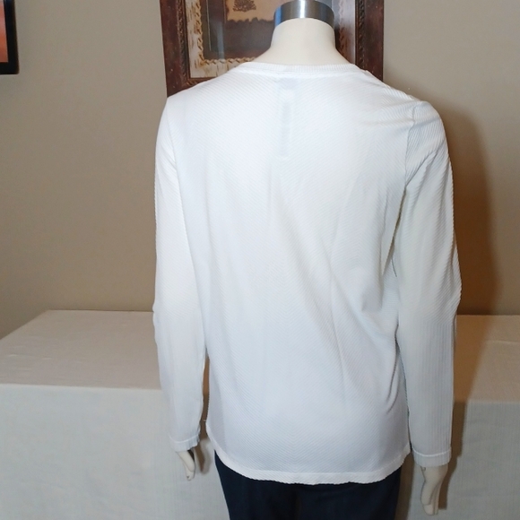 Weekends by Chico's Sz 1 (M) Textured Long Sleeve Tee - Picture 4 of 8